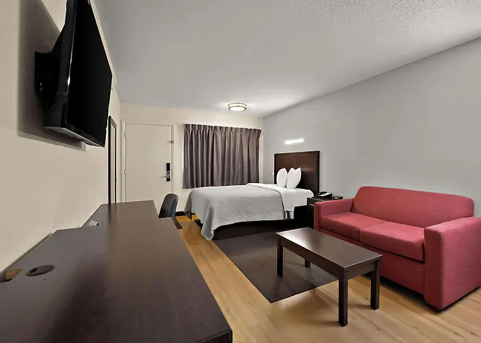 Hotel Suburban Peoria