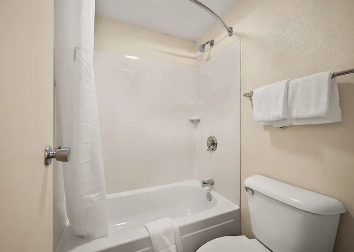 Hotel Suburban Peoria