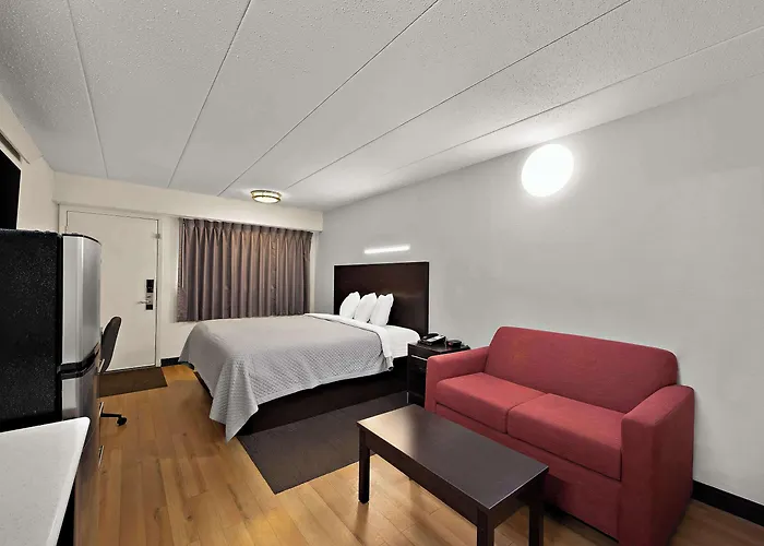 Hotel Suburban Peoria